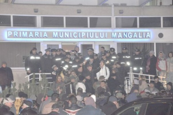 Au descins procurorii la Primăria Mangalia: scandalul căldurii devine penal